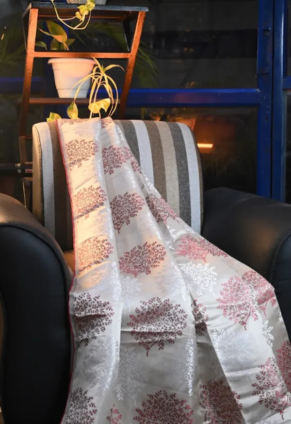 White_Polyster_Curtain_For_Home_And_Decor
