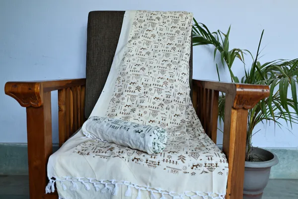 Bhagalpuri_chaddar_with_Warli__art__combo