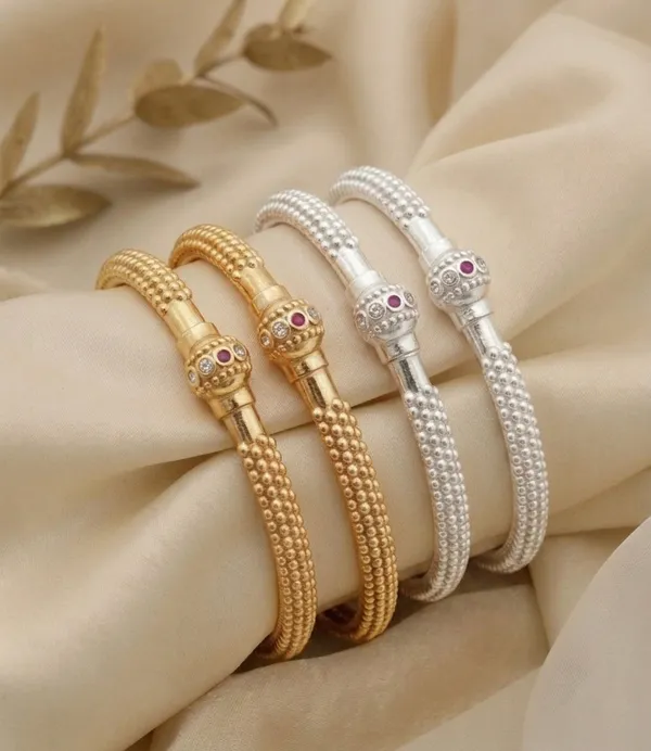 Combo_Of_Daily_Wear_Bangles_Gold_&_Silver_Plated_(Set_of_4)