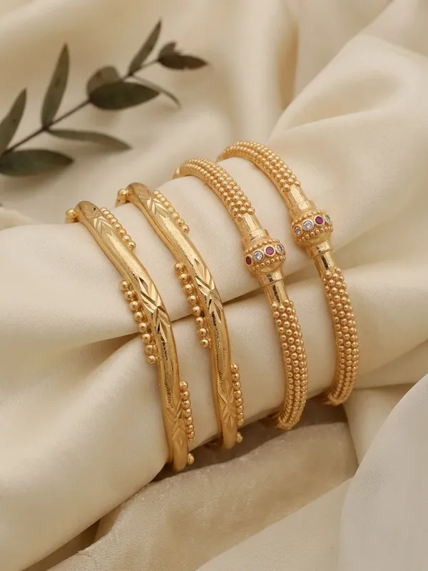 Combo_of_Two_Premium_Gold_Plated_Bangles_(Pack_of_4)