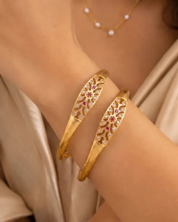Elegant_Floral_Stone_Gold_Plated_Bangles
