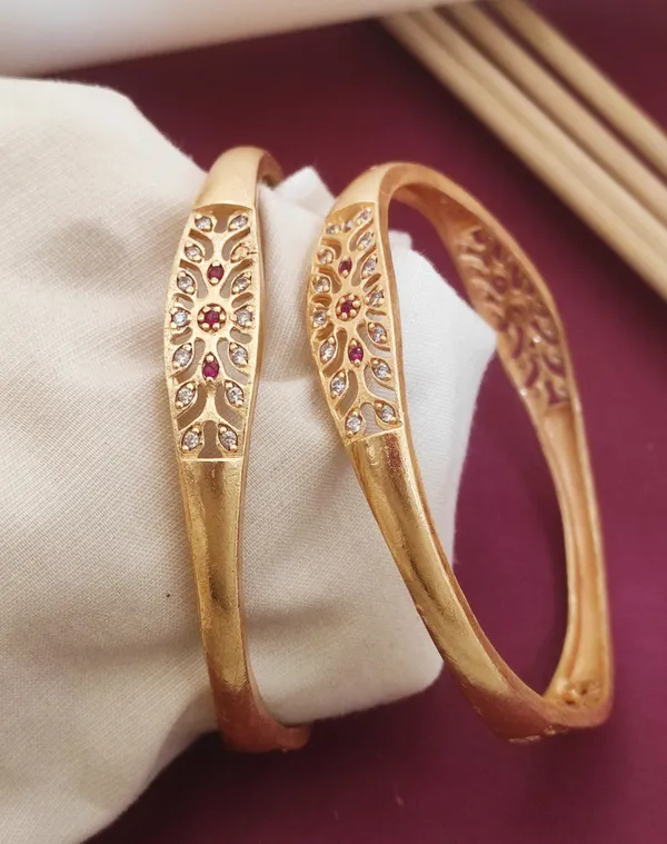 Gold_Plated_Micro_Ad_Diamond_Studded_Premium_Bangles_For_Women_Pack_Of_2