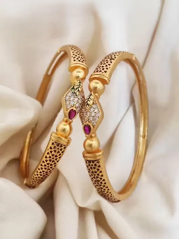 Leaf_Motif_Gold-Toned_Daily_Wear_Bangles_(Pack_of_2)