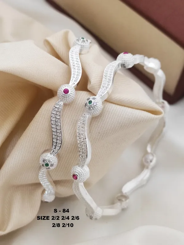 Round_Shape_AD_Diamond_Silver_Bangles