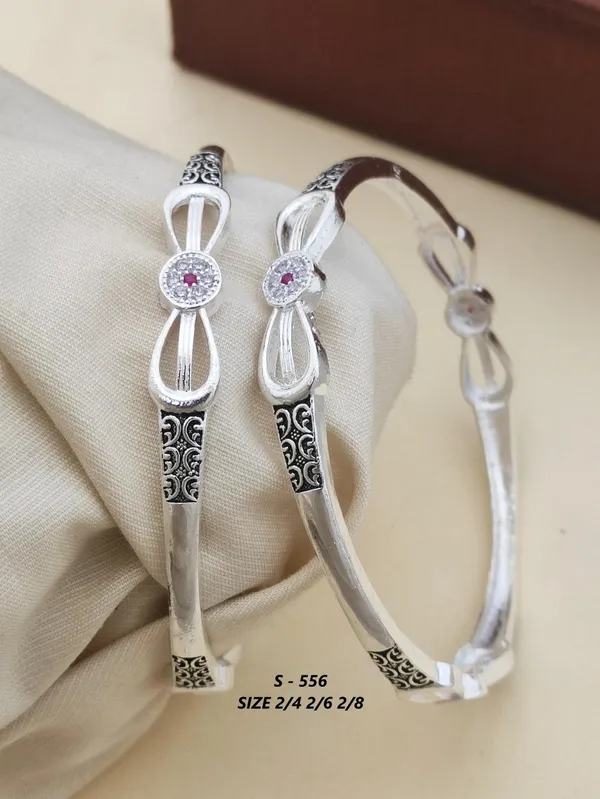 Round_Shape_AD_Diamond_Studded_Silver_Bangles_