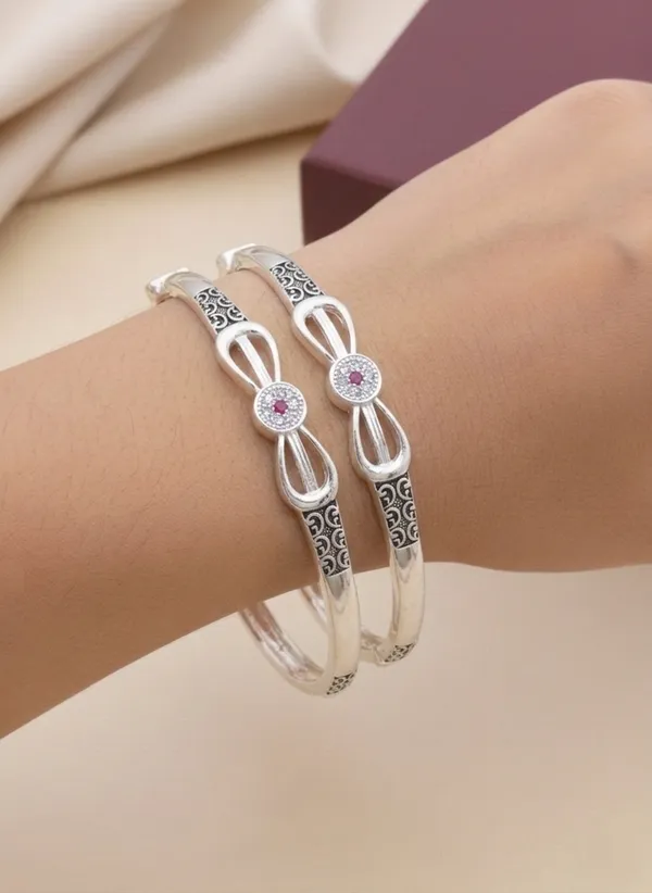 Round_Shape_AD_Diamond_Studded_Silver_Bangles_