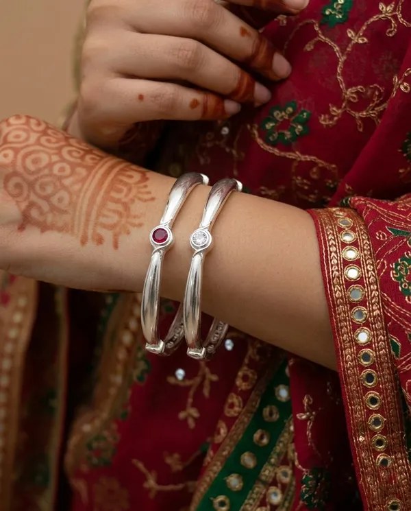 Plain_Silver_Bangles_For_Women_(2_Bangles)