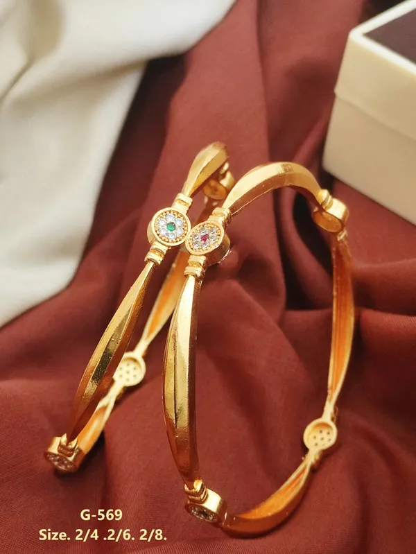 Ruby_And_White_Traditional_Diamond_Studded_Gold_Plated_Bangles_1_Pair