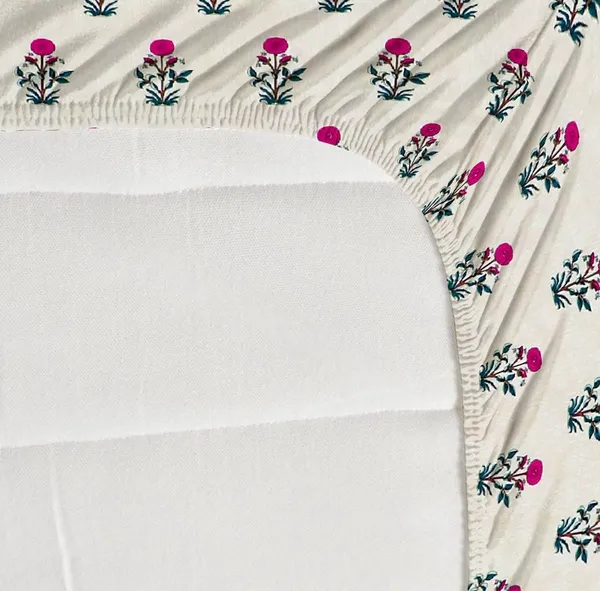 Multicolor_Cotton_Fitted_Bedsheet_With_Pillow_Covers