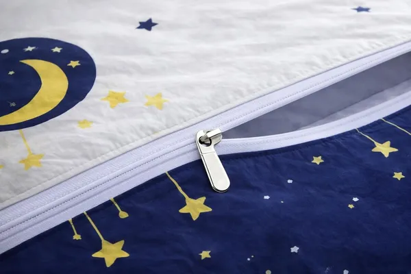 Multicolor_Cotton_Duvet_Cover_With_Zipper_Closure
