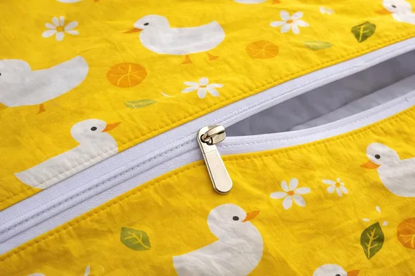 Multicolor_Cotton_Duvet_Cover_With_Zipper_Closure
