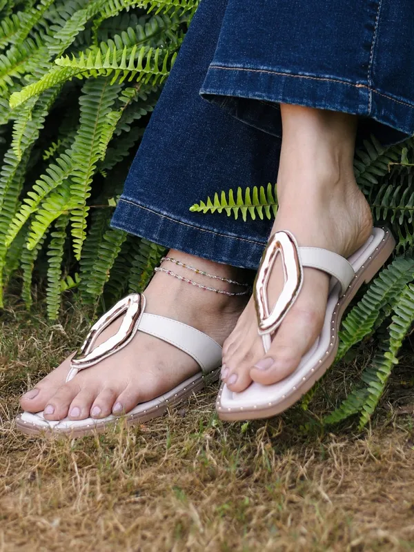 White_Synthetic_Leather_Flats_For_Women