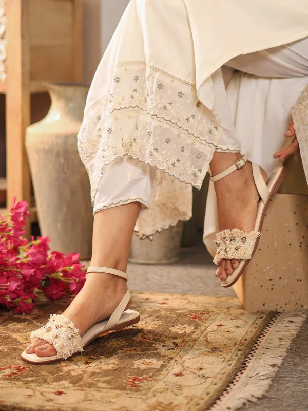 White_Synthetic_Leather_Flats_For_Women