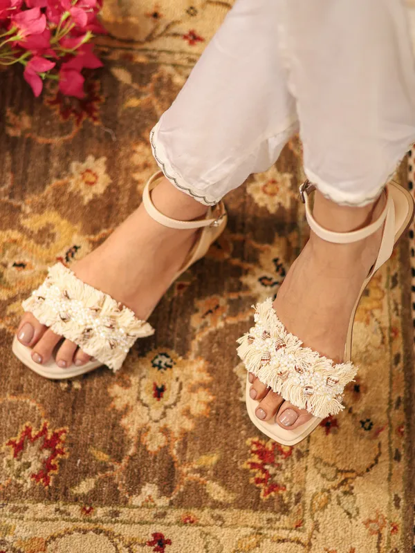 White_Synthetic_Leather_Flats_For_Women