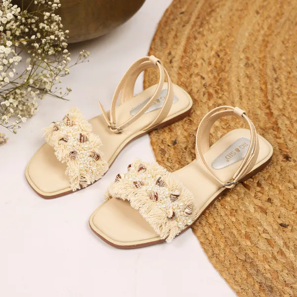 White_Synthetic_Leather_Flats_For_Women