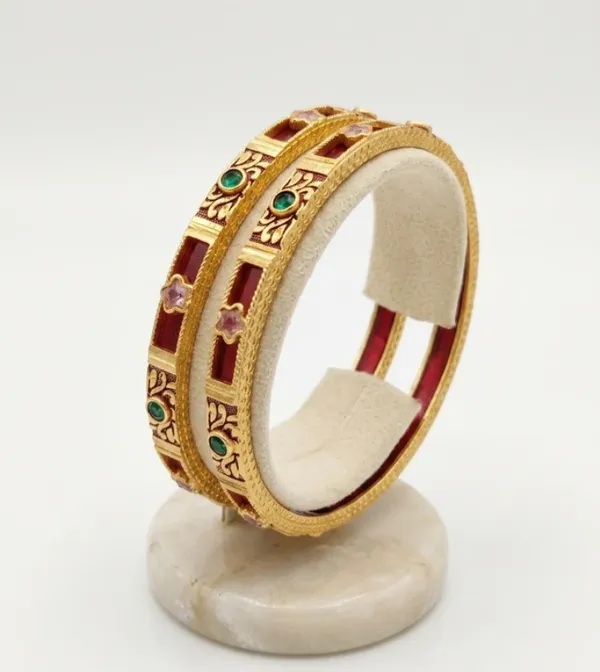 Gold_and_red_with_star__mina_work_Kadli_