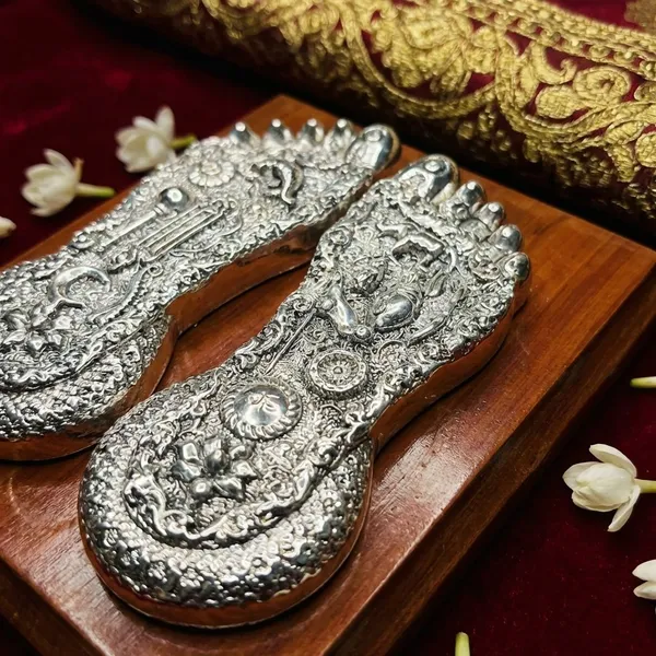 Silver_Pure_Lakshmi_Charan_Paduka_With_Wooden_Base_Symbol_Of_Wealth_&_Prosperity