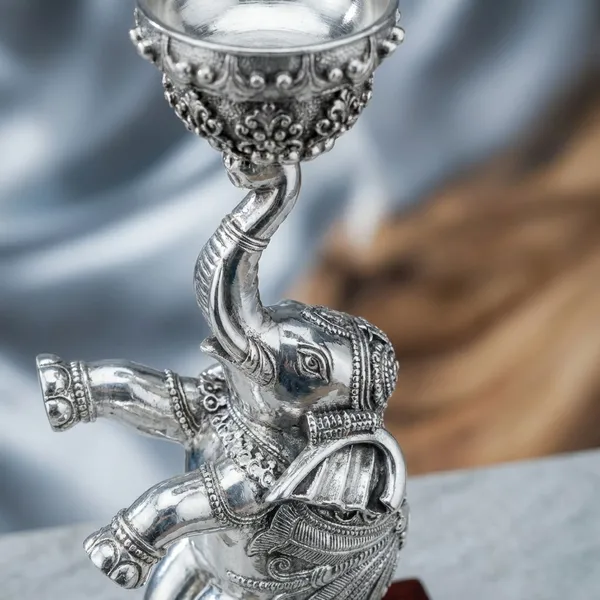 Silver_Pure_Majestic_Elephant_Handcrafted_Candle_Stand_For_Decor