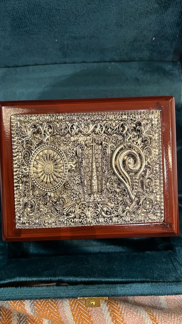 Silver_Pure_Shankh_Chakra_Namah_Dry_Fruit_Box