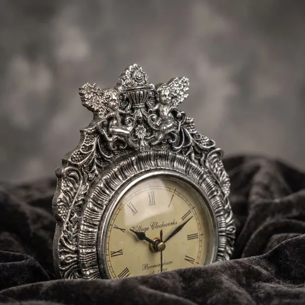 Silver_Vintage_Majesty_Pure_Handcrafted_Angel_Table_Clock