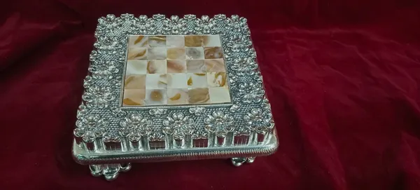 Silver_Pure_Premium_Choki_Ornate_Worship_Pedestal