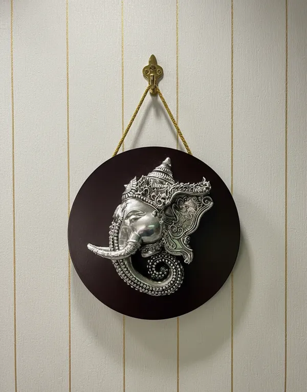 Pure_Silver_Divine_Ganesha_Face_Handcrafted_Relief_On_Circular_Wood_Stand_Wall_Hanging