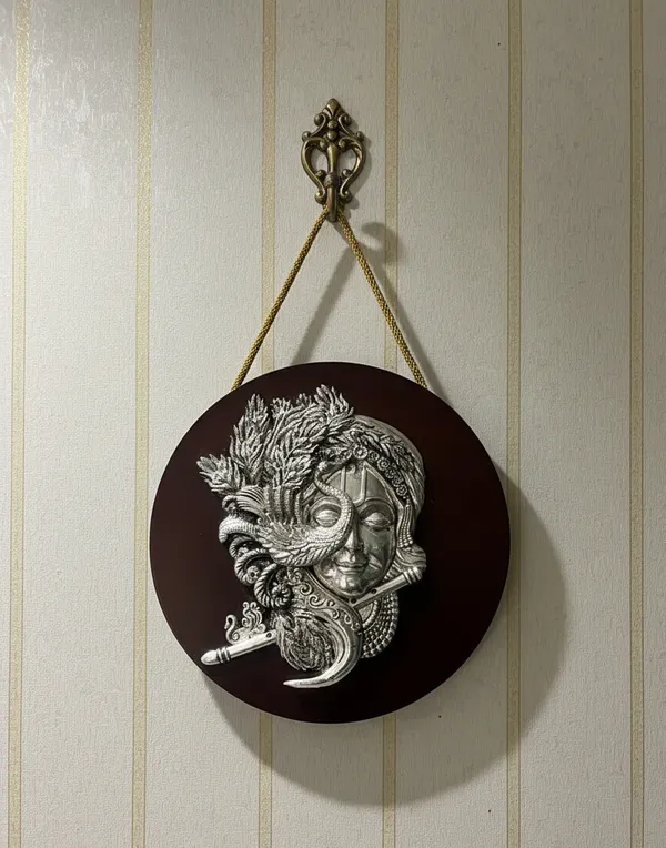Pure_Silver_Murli_Handcrafted_Krishna_With_Flute_&_Peacock_Relief_On_Circular_Wood_Wall_Hanging