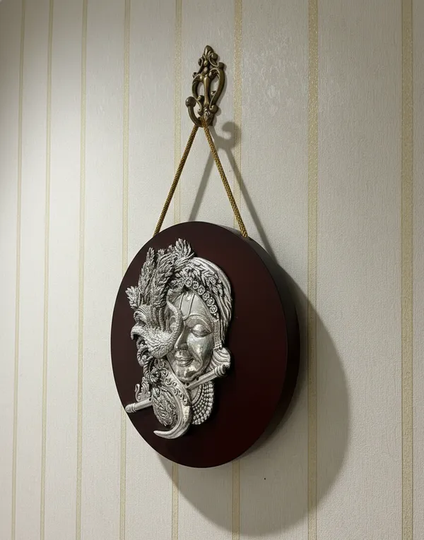 Pure_Silver_Murli_Handcrafted_Krishna_With_Flute_&_Peacock_Relief_On_Circular_Wood_Wall_Hanging