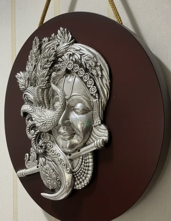 Pure_Silver_Murli_Handcrafted_Krishna_With_Flute_&_Peacock_Relief_On_Circular_Wood_Wall_Hanging