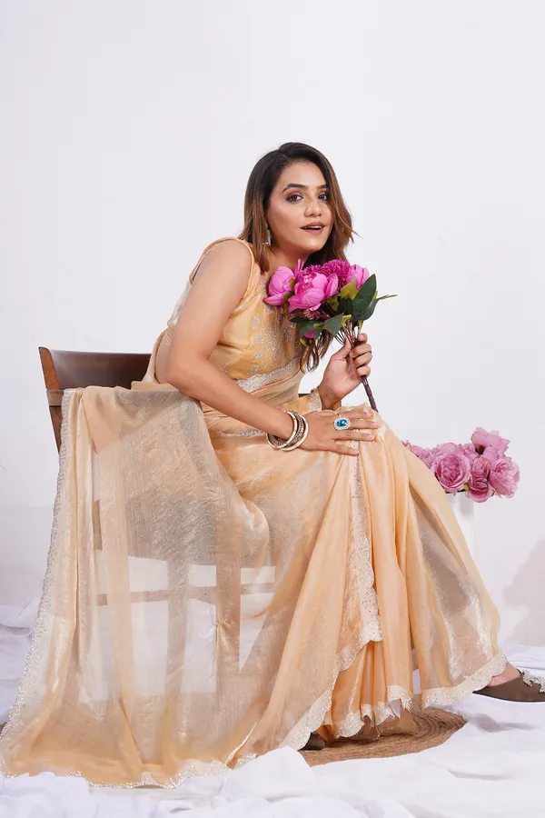 Cream_Silk_Saree_With_Stone_Work_Lace_Border_And_Unstitched_Blouse_For_Women