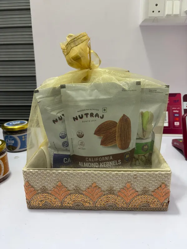 Nutraj_California_Almond_Kernels_Festive_Gift_Hamper