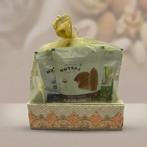 Nutraj_California_Almond_Kernels_Festive_Gift_Hamper