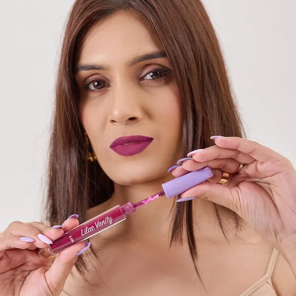 Magenta_Matte_Liquid_Long_Lasts_Smudge_Proof,_Waterproof_&_Transfer_Proof_With_Non_Sticky_&_Non_Drying,Lightweight_&_Highly_Pigmented_Lipstick_For_Women