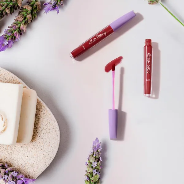 Apple_Matte_Liquid_Long_Lasts_Smudge_Proof,_Waterproof_&_Transfer_Proof_With_Non_Sticky_&_Non_Drying,Lightweight_&_Highly_Pigmented_Lipstick_For_Women