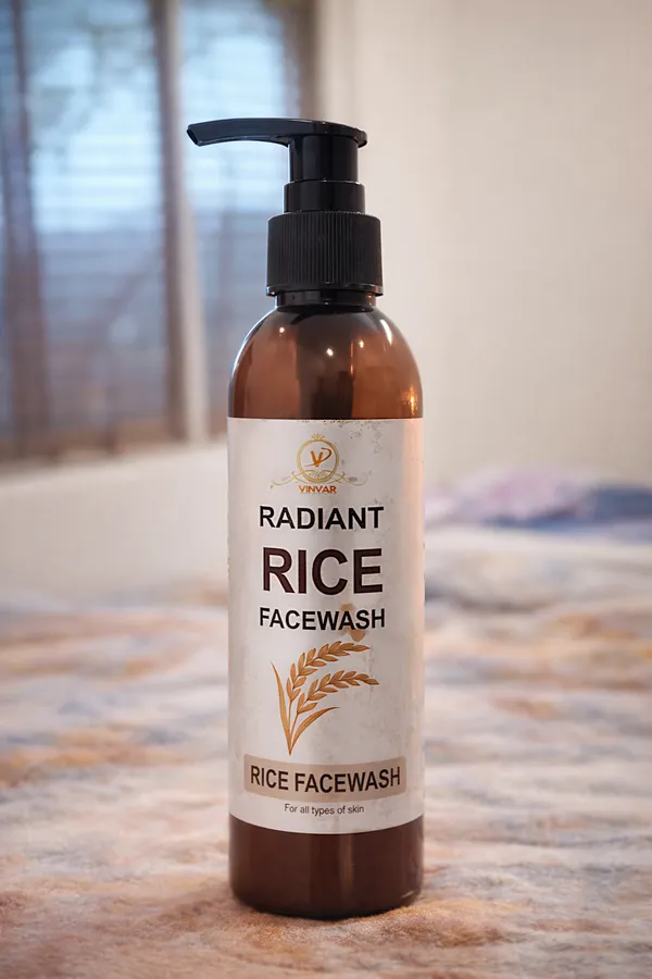 Light_White_Radiant_Rice_Face_Wash