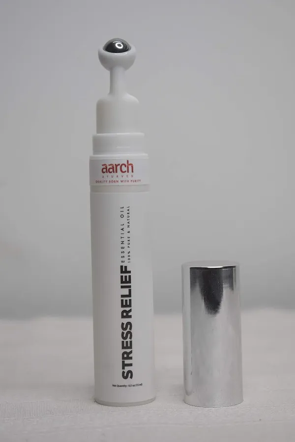 White_&_Black_Stress_Relief_Essential_Oil_Blend._Roll_On._15_Ml_Natural_&_Pure