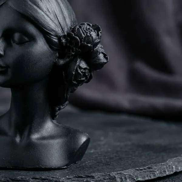 Black_Premium_Wax_Lady_In_Beauty_Candle_For_Home_Decor
