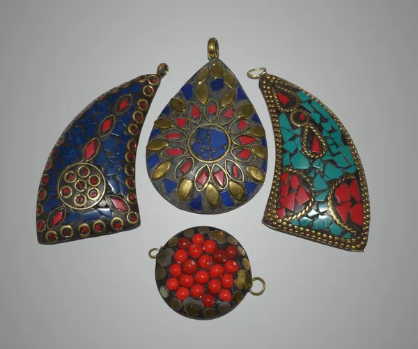 Multicolor_Glass_And_Plastic_Premium_Metal_Pendants_For_Jewellery_Making