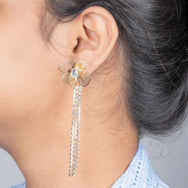 Golden_Daisy_Bling_Drops_Earring_For_Women_And_Girls
