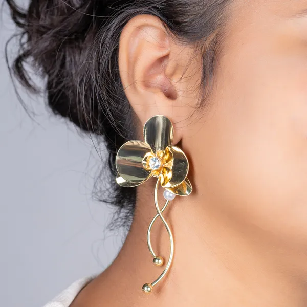 Golden_Bloom_Drops_Anti_Tarnish_Earring_For_Women_And_Girls