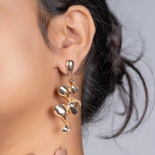 Golden_Flow_Vibes_Anti_Tarnish_Earring_For_Women_And_Girls