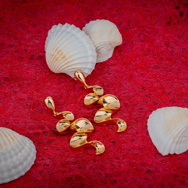 Golden_Flow_Vibes_Anti_Tarnish_Earring_For_Women_And_Girls