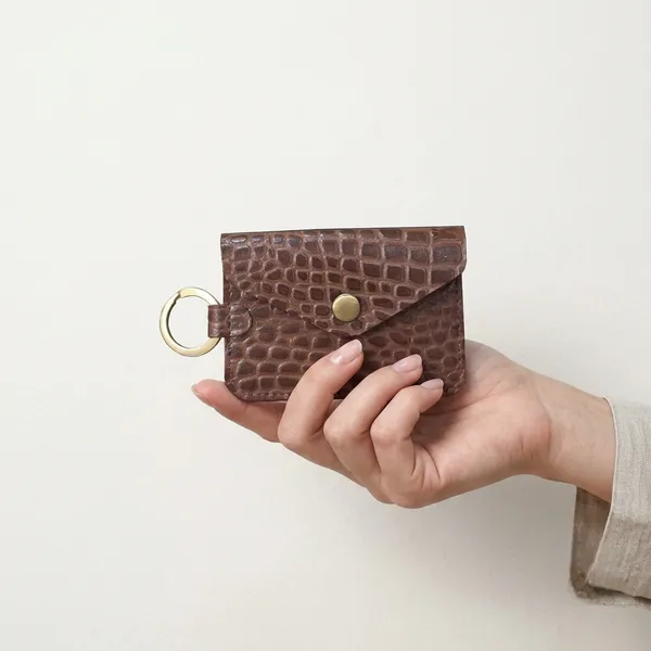Medium_Brown_Genuine_Leather_Pouch_with_a_key_ring_holder_for_Unisex