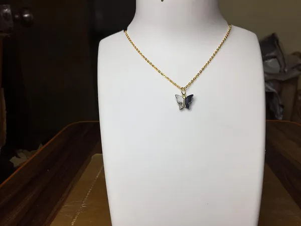 Gold_Metal_Necklace_Chain_For_Women