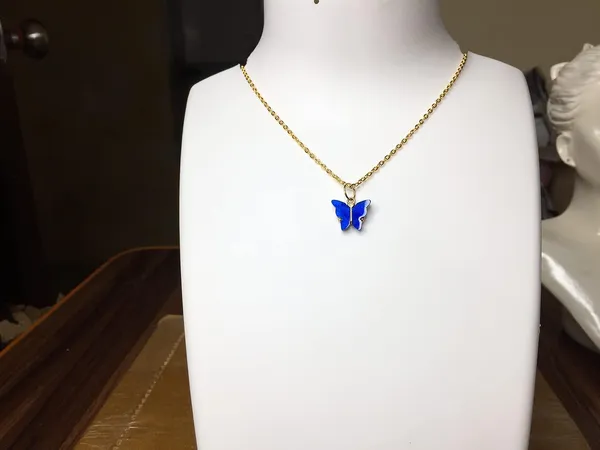 Gold_Metal_Necklace_Chain_For_Women