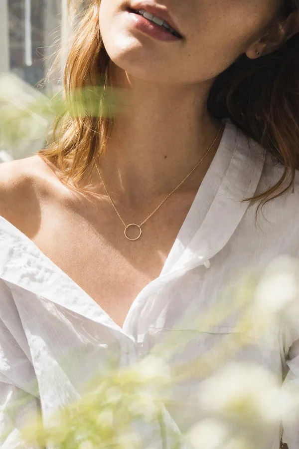 Gold_Circle_Pendant_Necklace_for_Women