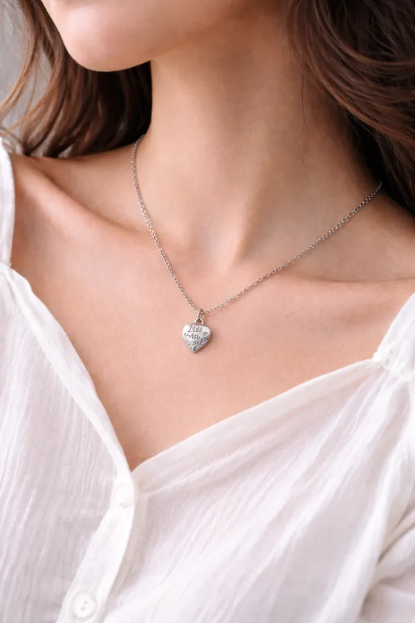 Silver_Heart_Charm_Pendant_Necklace_for_Women