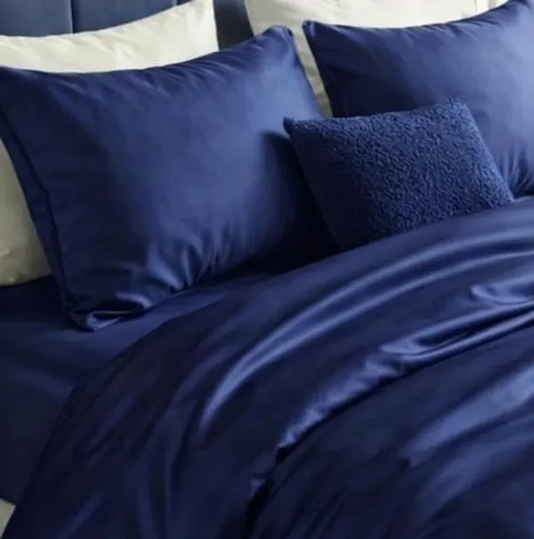 Bedsheet_Soft_And_Luxury_And_Comfortable_For_Any_One