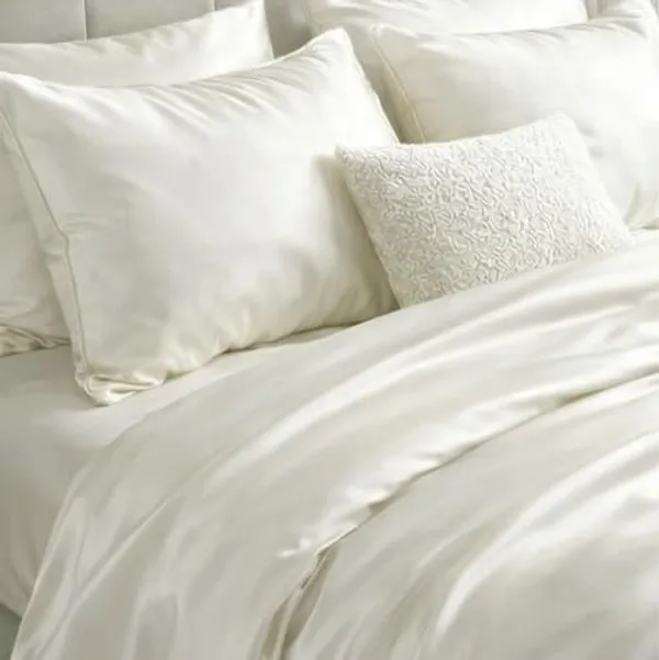 Bedsheet_Soft_And_Luxury_And_Comfortable_For_Any_One_Ivory_White