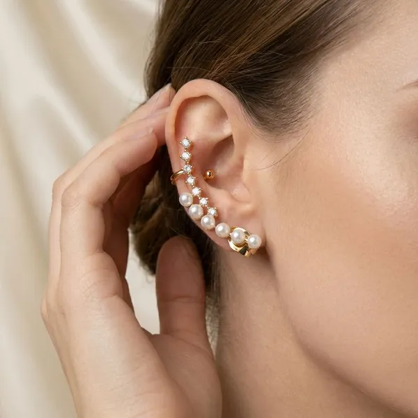 Gold_Plated_Premium_Faux_Pearl_&_Glass_Crystals_Ear_Cuff_For_Women